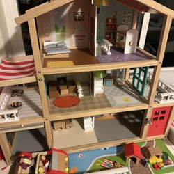 Hape Family Dollhouse Mansion