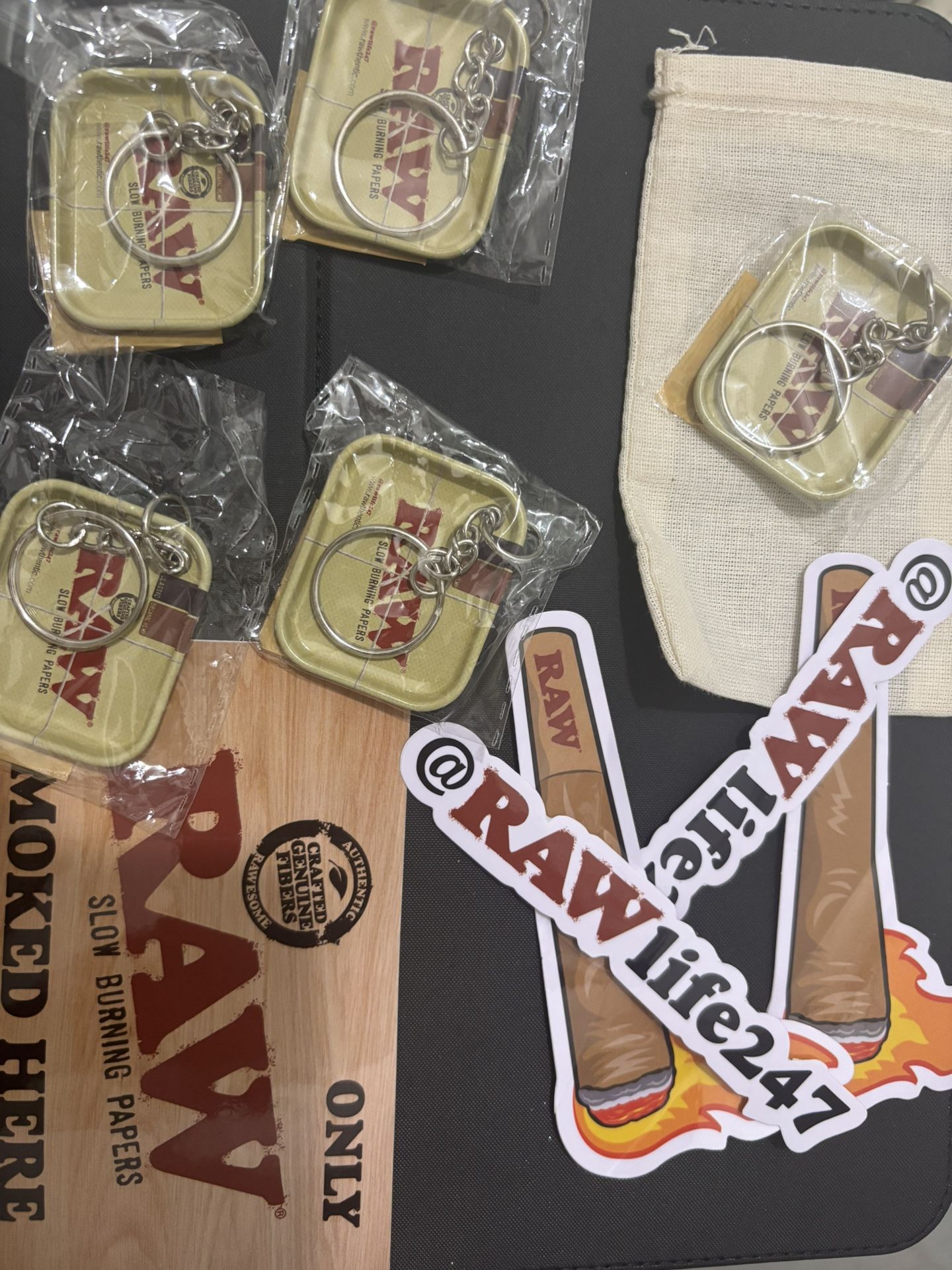 RAW ® Tiny Tray Key Chain & Bonus Sticker!