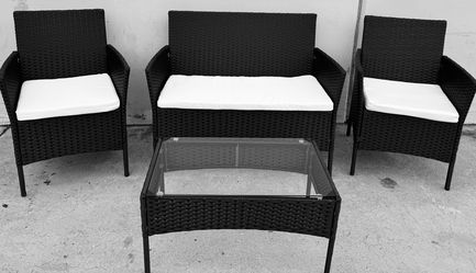 Outdoor Patio Seating With Coffee Table