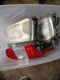 Toyota Tundra OEM Headlights/Tail Lights