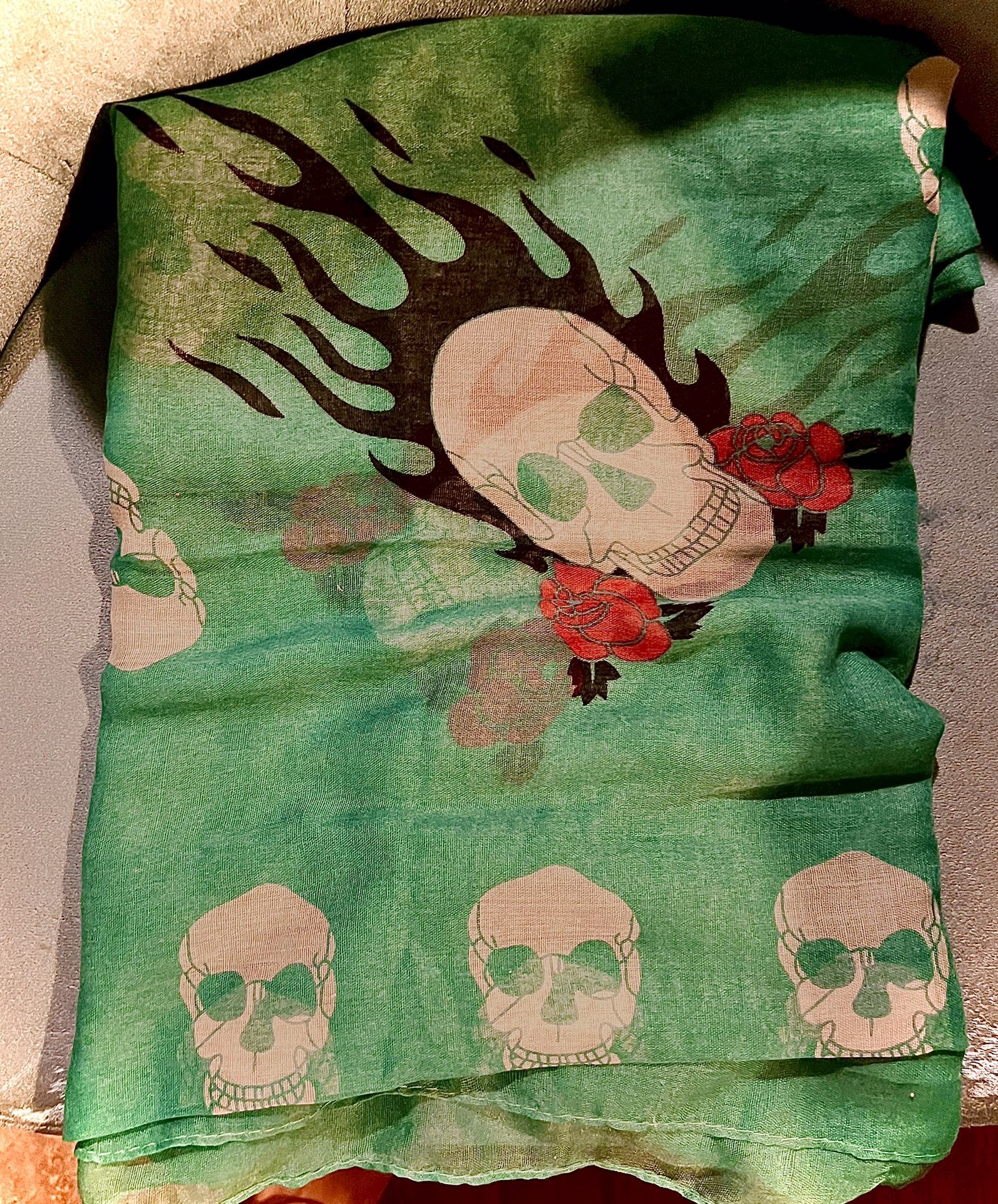 Skull scarf brand new item 4x6