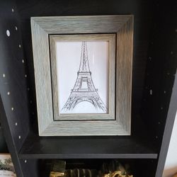 Picture Frame With Eiffel Tower Print🗼