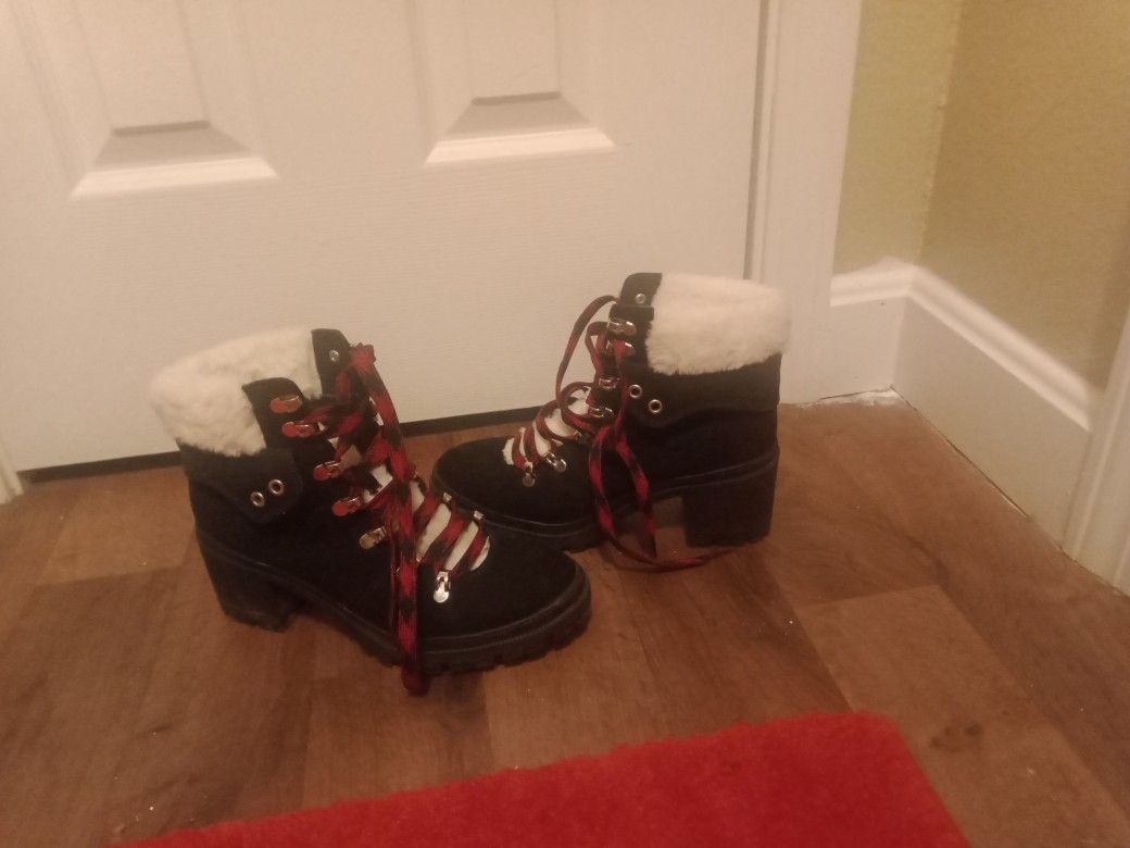 Black Boots With Red Laces Wool On Top Of Heel Size 8