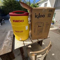 New 5 gal igloo Cooler