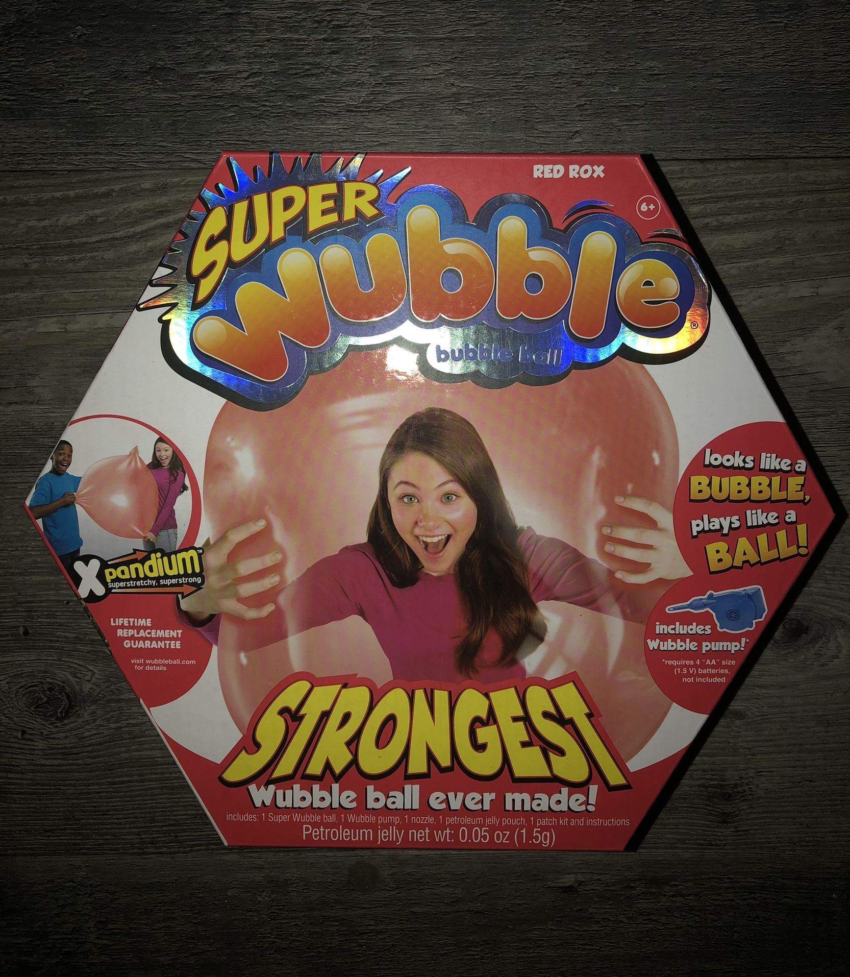 The Amazing Tear-Resistant Super Wubble Bubble Ball - Red