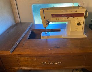 Vintage 1970s Singer Stylist Sewing Machine