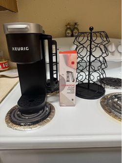 Kuerig Coffee Machine and Coffee cup holder