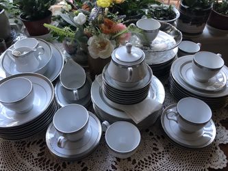 8 Piece Setting NORITAKE METROPOLITAN
