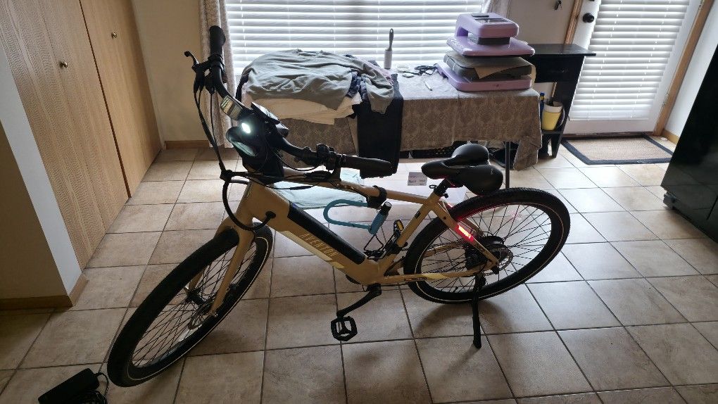 E-bike - Aventon Pace 500 Gen 2 w/ Charger, Tire Pump, and Accessories