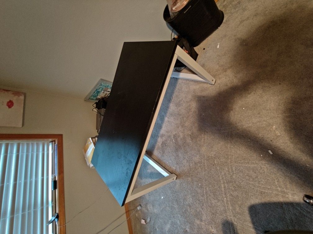 Table Desk And Lamp