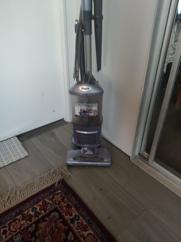 Shark Navigator Lift Away Vacuum 