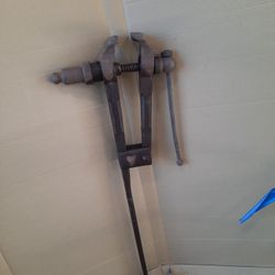Vintage Post Vise 