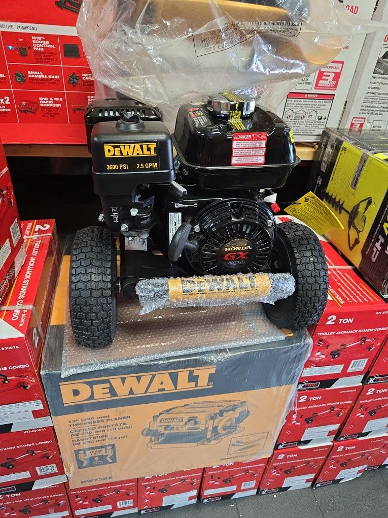 3600psi DeWalt GAS POWERED Pressure Washer With HONDA Motor GX200, New, Financing Available