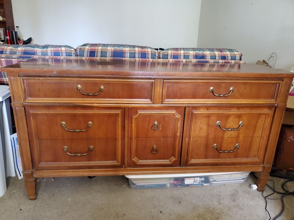 Free dresser