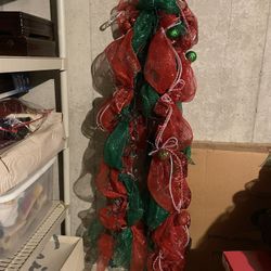 9’ Lighted Christmas Garland 