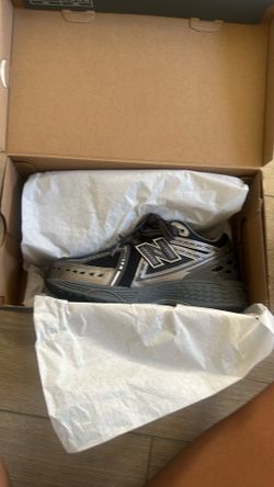 New Balance Sneakers – Kids Size 4 🔥  Brand new New Balance sneakers, only had them for 1 day! Clean black/gray colorway, perfect for everyday wear. 