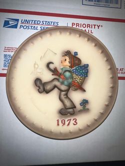 1973 Hummel annual plate. $20 excellent – no cracks, chips or crazing. 7.5 inches.