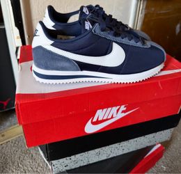 Women’s navy Cortez