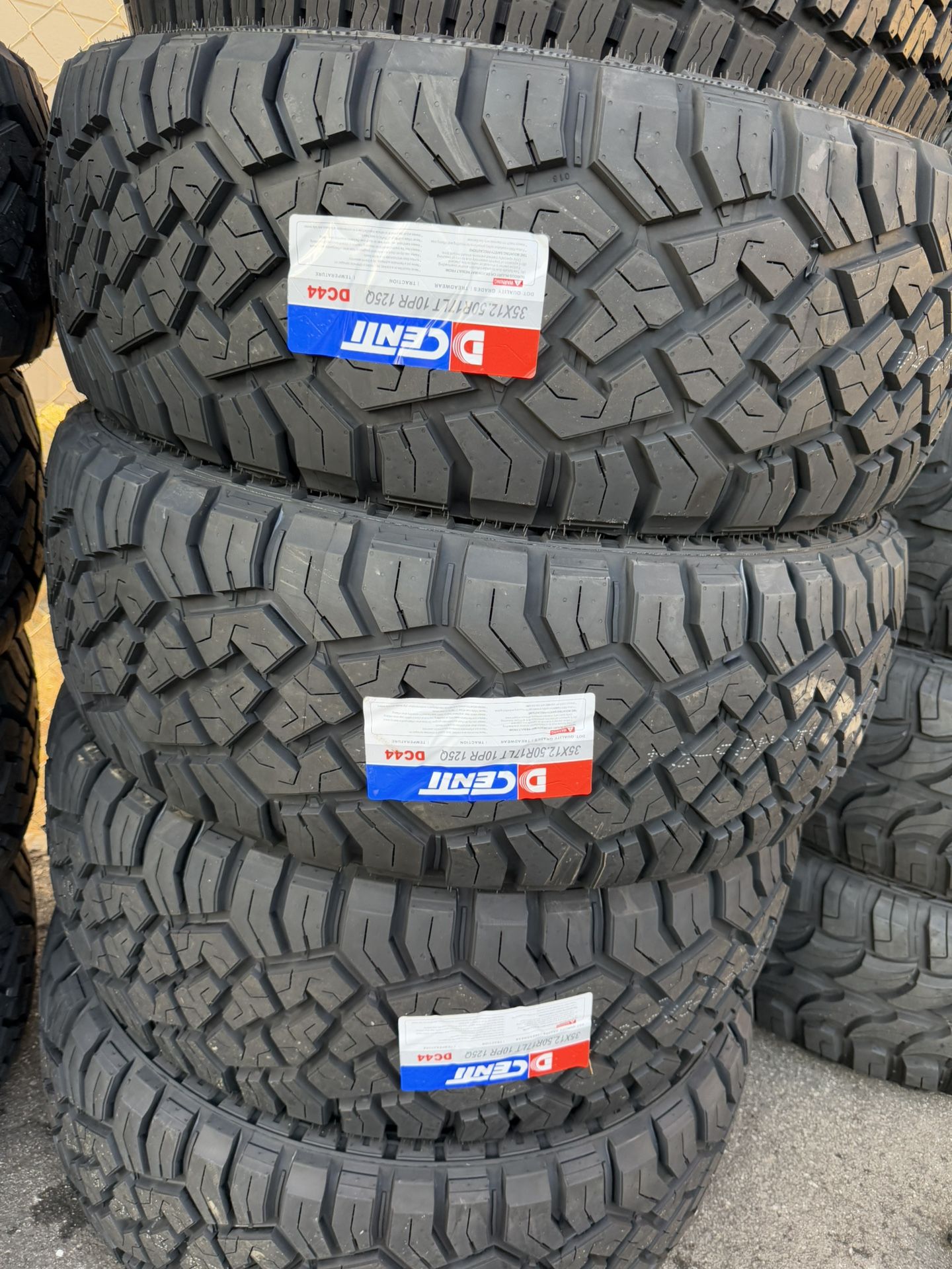 35 12.50 17 Vendo Un Ser De Llantas Nuevas Con Garantía Marca Centi