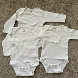 Gerber Organic 6-9M Onesies. $2.