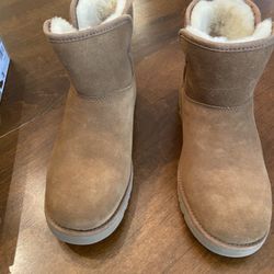 UGG Katalina II size 3