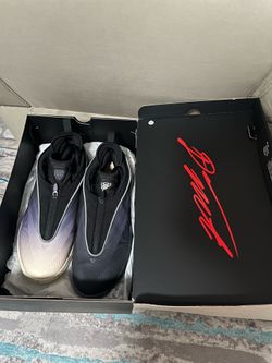 Basketball shoes