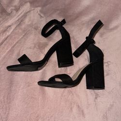 Black heels Size 8W