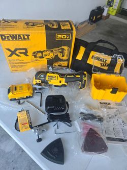 🔥$150 PRICE IS FIRM🔥 DEWALT 20V XR 3-Speed Oscillating Multi Tool w/ 2.0Ah Battery, Charger & Accessories Bundle Kit.