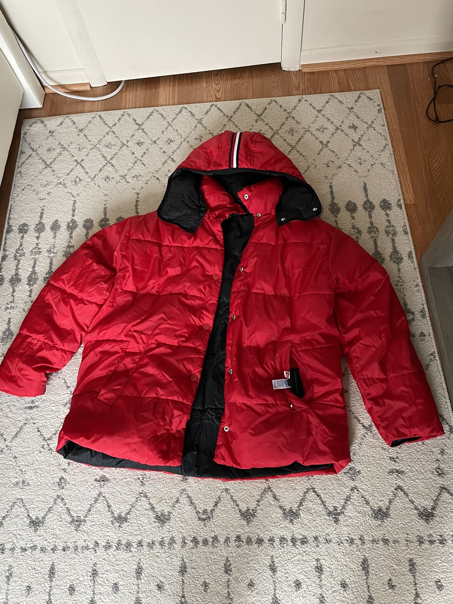 NWT Men's Tommy Hilfiger Red Primaloft Puffer Jacket Size M, Removable Hood, Reversible