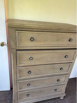 Complete 5-Piece Bedroom Set – Bed, Dresser, Mirror, Nightstand & Chest