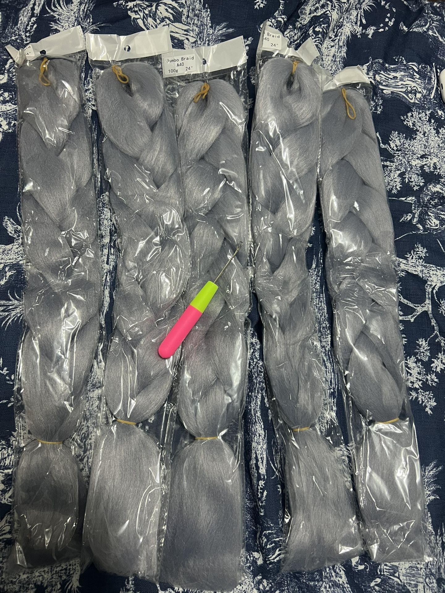 Pack of 5 Silver Jumbo Braiding Hair + crochet needle