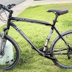 Specialized Hardrock Disc Mountain Bike