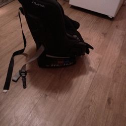 Nuna Car Seat...Rava Convertible Edition 