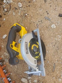 DeWalt saw 20v ,tool only