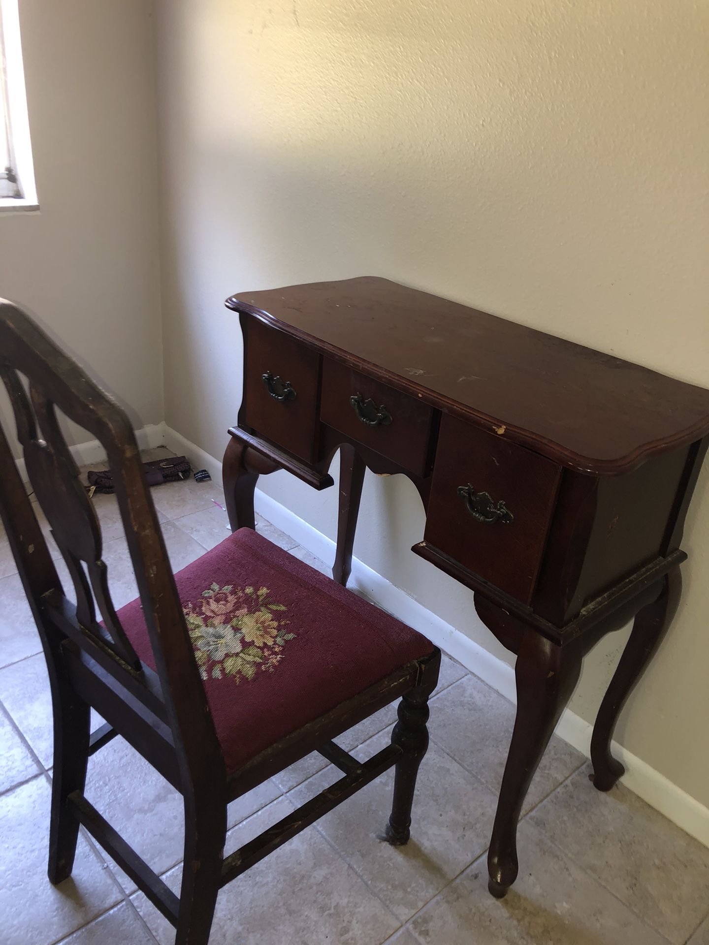 Chair n dresser set antique