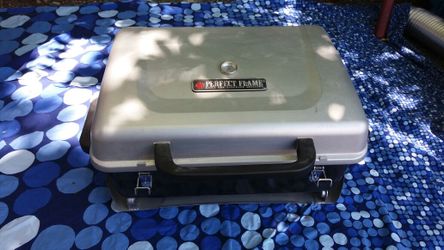 Portable gas barbecue grill