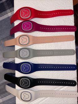 1 Disney magic band plus. Unlinked! No Charger 🔌. Many colors to choose from!
