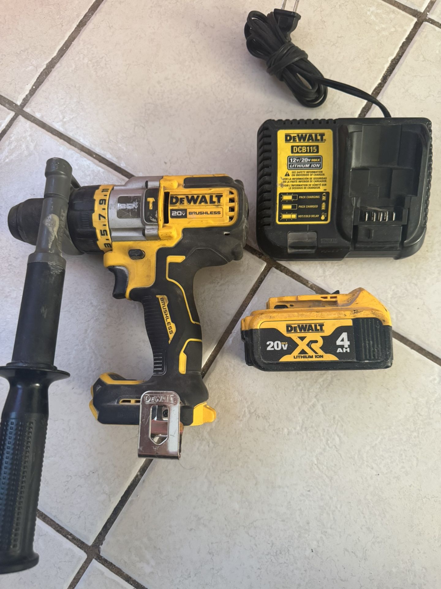 DEWALT 20V MAX XR 1/2 Inch Cordless Hammer Drill Kit with 20v battery and Charger