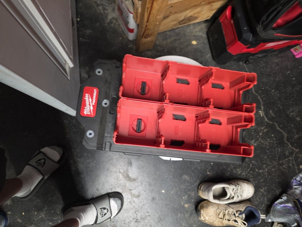 Pack out wall mount 