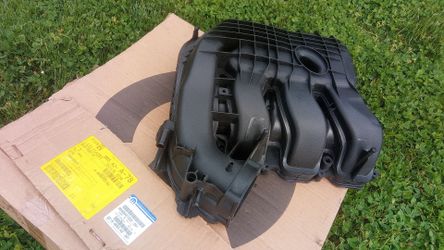 New OEM Dodge Chrysler 3.6 v6 upper intake manifold 300 charger challenger caravan