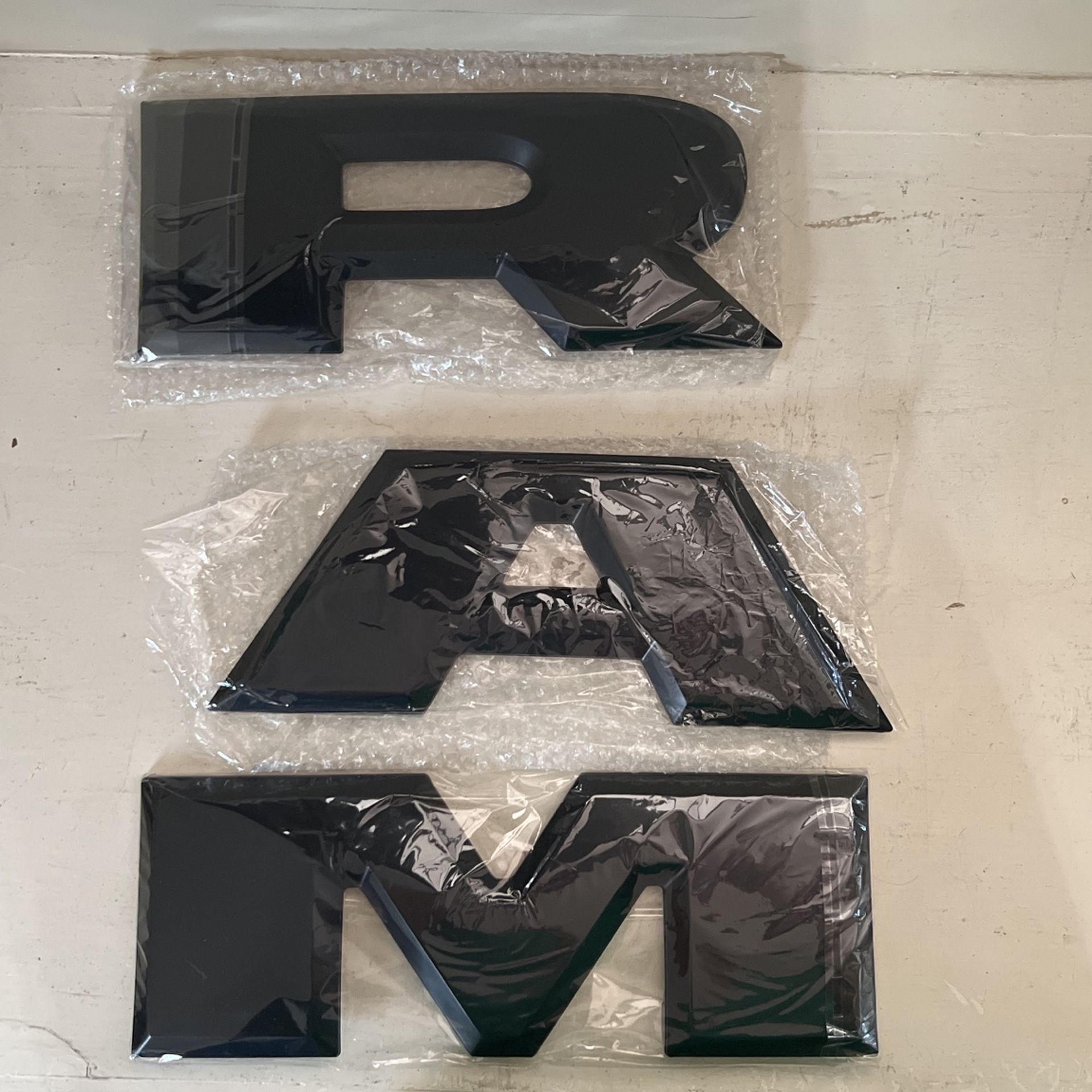 Dodge RAM Logo For The Back Tailgate, 5 Quality Marker Lights, Dodge RAM Original Radio 2016