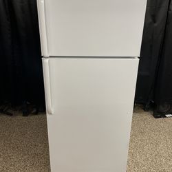 GE Top-Freezer Refrigerator