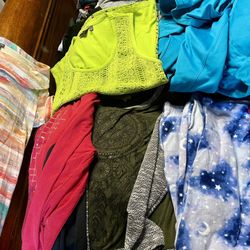 lot #19 womans 2x 9pc clothing lot  All brand name in great condition  1 dress 1 pajama pants 1 jacket 1 hoodie 4 shirts 1 pair shorts = 9 pieces for 