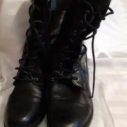 Forever Women's Boors Size 10