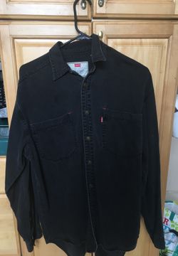 Black Levi’s Button Down Shirt (Men’s Medium)