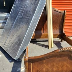 Queen Size New Box Spring Can Deliver 
