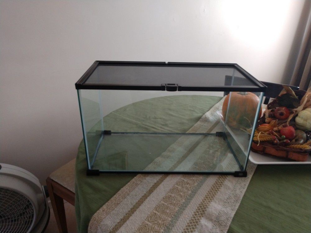 10 Gal. Reptile Cage. Sells For $90 On Amazon