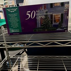 4 Boxes Of Indoor/outdoor Lights 200 Lights Total