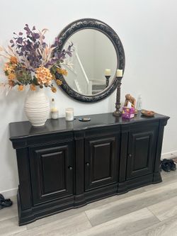 hutch w mirror