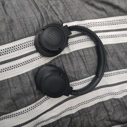 JBL Over Ear Headphones 770nc